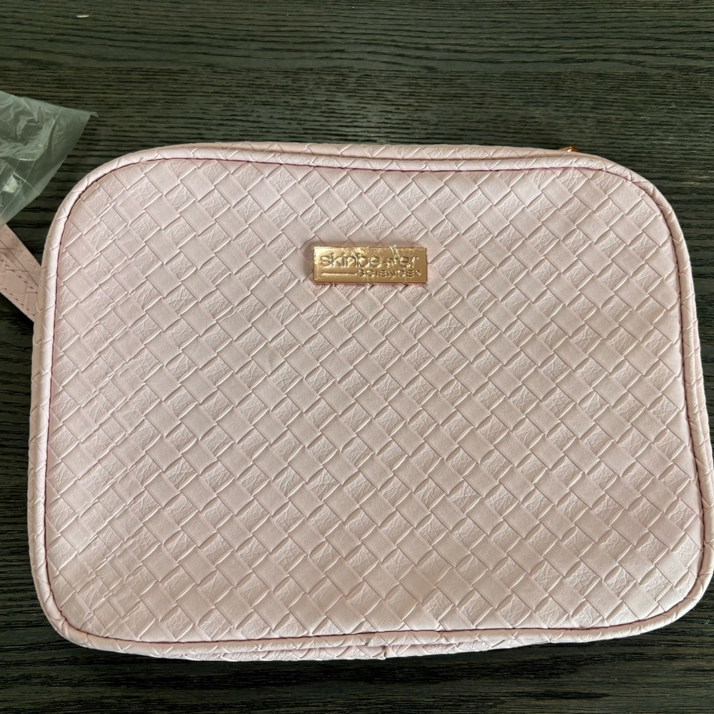 Skinbetter science makes up Bag. NWT